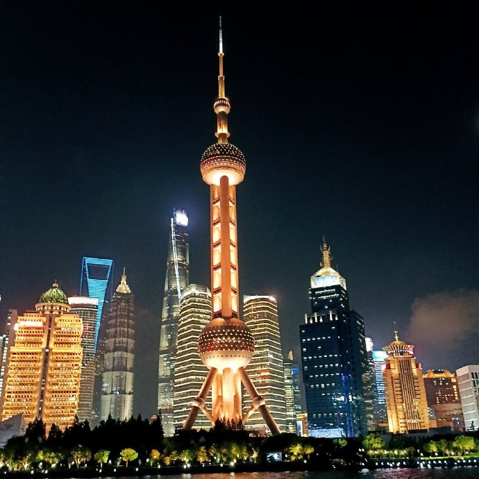 上海盛会，致敬领导与市民朋友们的美好时刻